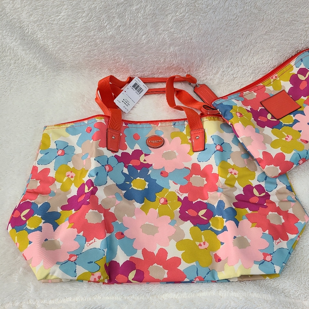 NWT Coach Getaway Floral Print Weekender F77572